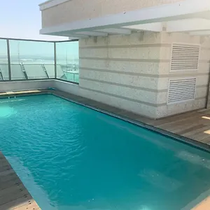 Veronique's Luxurious Penthouse דירה